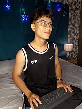 Aaron Eze online show from December 20, 2025, 10:50 pm