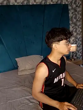 Aaron Eze online show from February 20, 2026, 9:04 pm