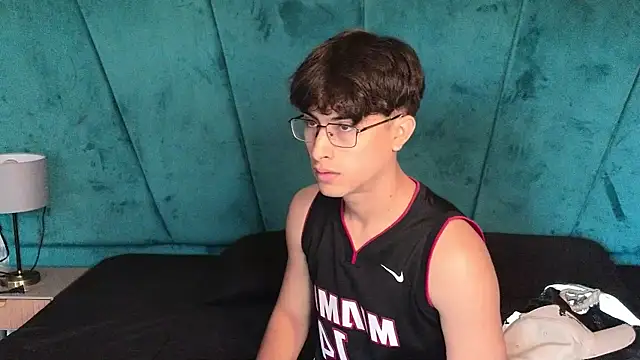 Aaron Eze online show from April 9, 2026, 2:11 pm