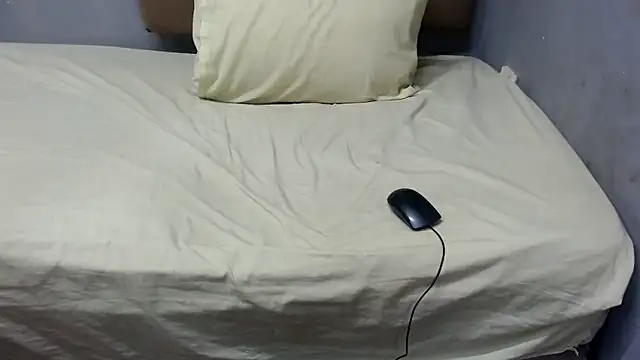 SweetDivaXX online show from November 15, 2025, 9:11 pm