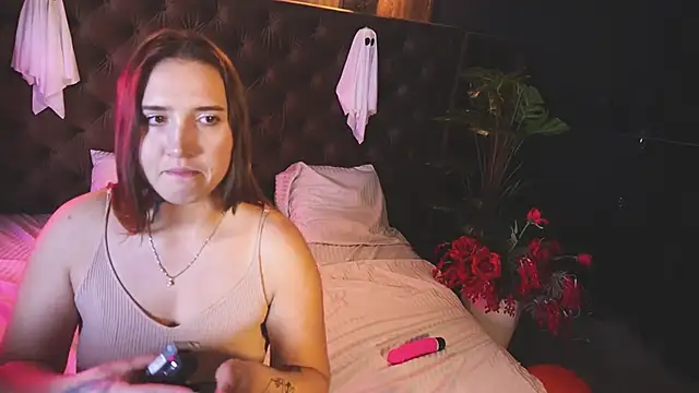 Snapshot of AmiraChase chatting on October 27, 2025, 1:37 pm AmiraChase online show from October 27, 2025, 1:37 pm