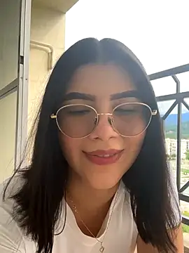 Julietalcl online show from October 24, 2025, 9:11 pm