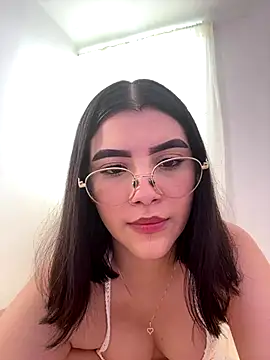 Julietalcl online show from October 25, 2025, 9:09 pm