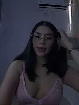 Julietalcl online show from April 30, 2026, 8:26 pm