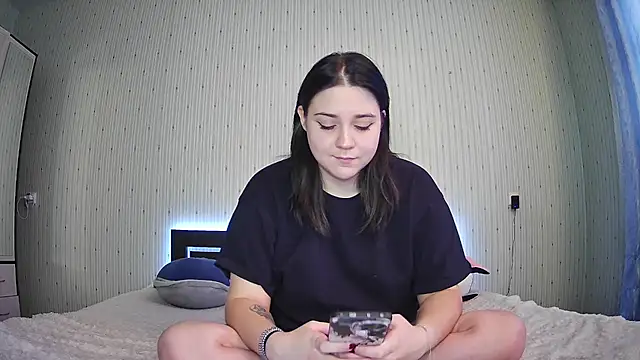 CoupleTwee online show from November 22, 2025, 10:36 am