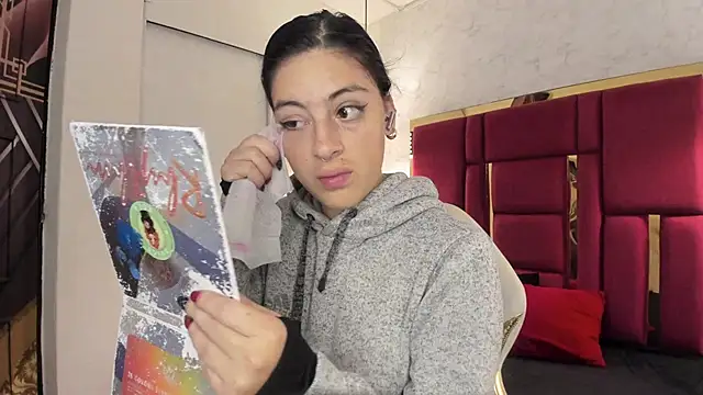 Snapshot of moon_winy chatting on November 5, 2025, 11:32 am moon winy online show from November 5, 2025, 11:32 am