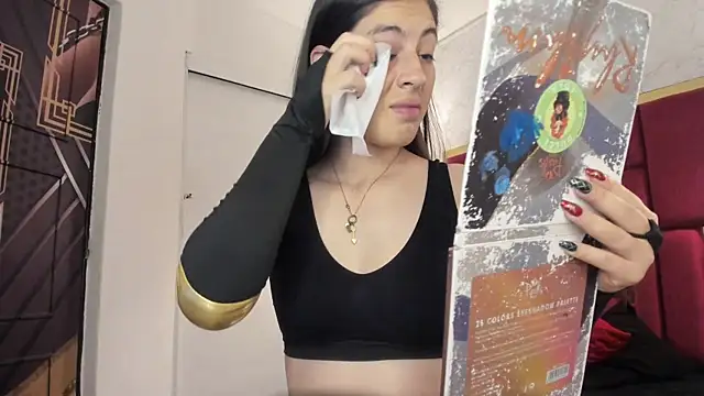 Snapshot of moon_winy chatting on November 6, 2025, 11:33 am moon winy online show from November 6, 2025, 11:33 am