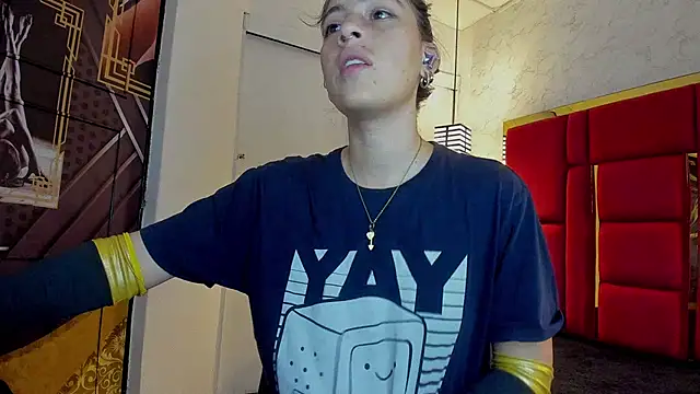 Snapshot of moon_winy chatting on November 17, 2025, 11:27 am moon winy online show from November 17, 2025, 11:27 am