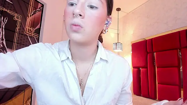 Snapshot of moon_winy chatting on November 20, 2025, 11:32 am moon winy online show from November 20, 2025, 11:32 am