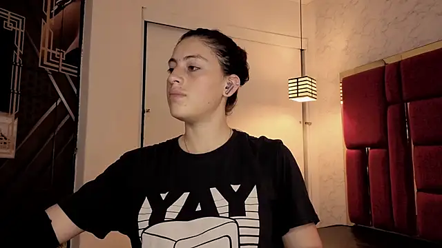 Snapshot of moon_winy chatting on November 27, 2025, 11:56 am moon winy online show from November 27, 2025, 11:56 am