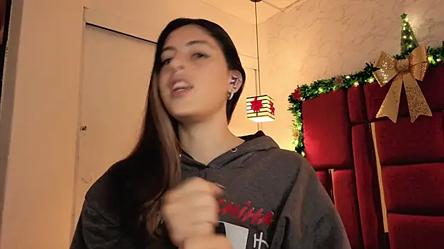 Snapshot of moon_winy chatting on December 3, 2025, 11:41 am moon winy online show from December 3, 2025, 11:41 am