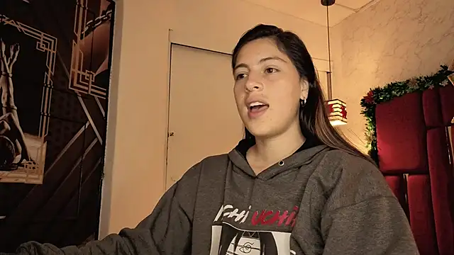 Snapshot of moon_winy chatting on December 4, 2025, 11:19 am moon winy online show from December 4, 2025, 11:19 am