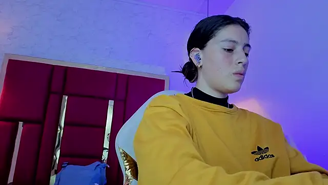 moon winy online show from March 31, 2026, 11:21 am