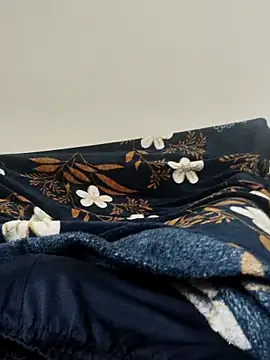 Snapshot of hershiran chatting on October 20, 2025, 5:35 pm hershiran online show from October 20, 2025, 5:35 pm