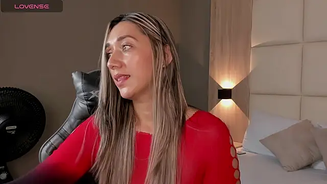 karlyy  online show from November 20, 2025, 2:12 am