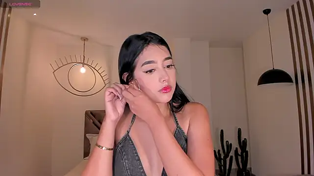 ScarlettBlaze  online show from May 14, 2026, 12:01 pm