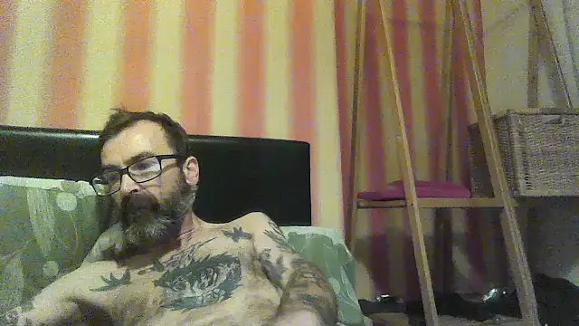Snapshot of Tattooeddudexxx chatting on November 19, 2025, 12:54 am Tattooeddudexxx online show from November 19, 2025, 12:54 am