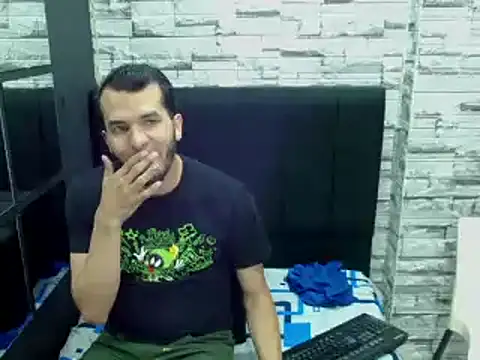 Snapshot of pether_hairy chatting on October 26, 2025, 1:44 am pether hairy online show from October 26, 2025, 1:44 am