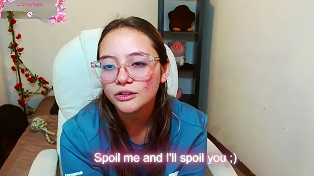 Red Lola  online show from December 22, 2025, 9:45 pm