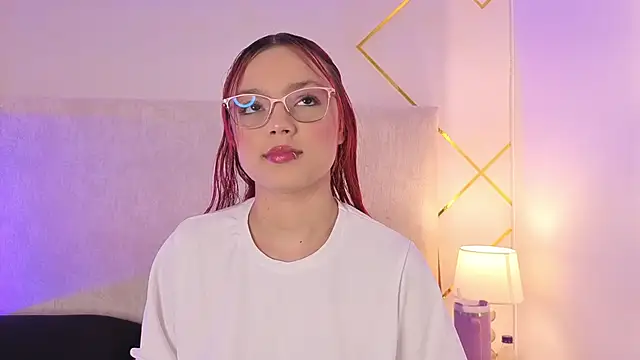 Martinaa Garcia online show from May 24, 2026, 8:03 pm