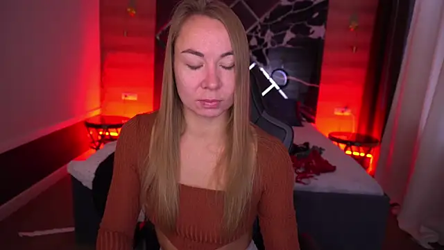 Snapshot of VixenMuse chatting on October 27, 2025, 6:50 am VixenMuse online show from October 27, 2025, 6:50 am