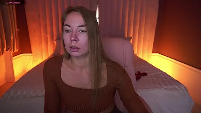 Snapshot of VixenMuse chatting on October 30, 2025, 8:31 pm VixenMuse online show from October 30, 2025, 8:31 pm