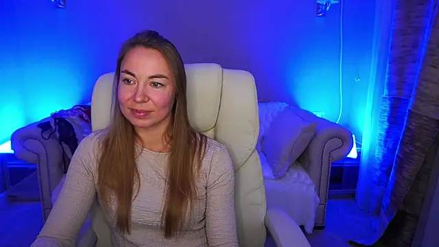 Snapshot of VixenMuse chatting on November 4, 2025, 9:03 pm VixenMuse online show from November 4, 2025, 9:03 pm