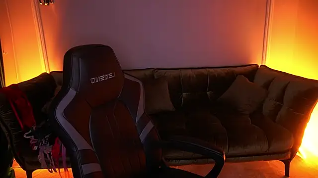 Snapshot of VixenMuse chatting on November 5, 2025, 9:04 pm VixenMuse online show from November 5, 2025, 9:04 pm