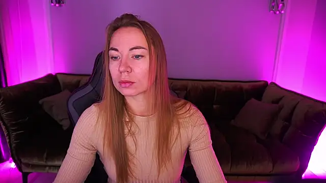 Snapshot of VixenMuse chatting on November 13, 2025, 9:03 pm VixenMuse online show from November 13, 2025, 9:03 pm