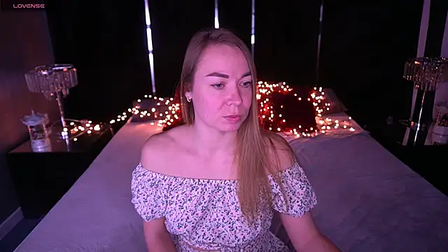 VixenMuse online show from February 11, 2026, 9:31 pm