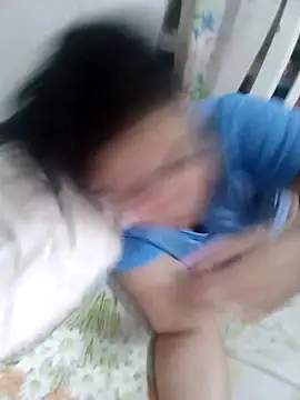 Cubanitaxxx online show from December 4, 2025, 7:55 pm