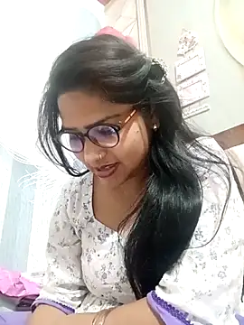 Vanshika1432 online show from November 11, 2025, 5:13 pm