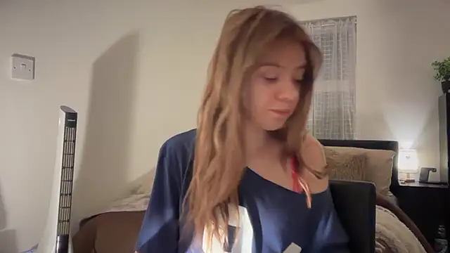 YasmineLace online show from January 6, 2026, 4:54 pm