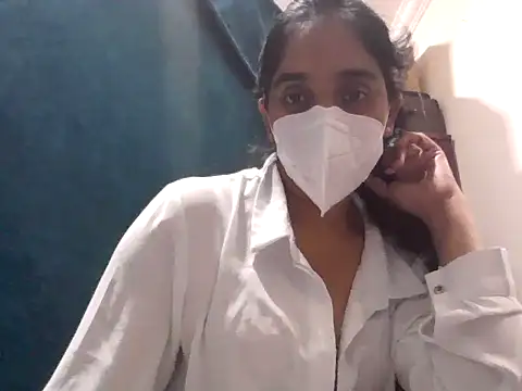 Snapshot of shainiasha1 chatting on May 25, 2026, 6:47 pm shainiasha1 online show from May 25, 2026, 6:47 pm