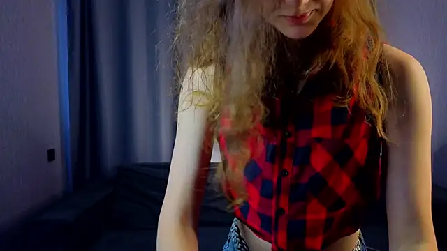 Snapshot of FoxFever chatting on November 17, 2025, 7:03 am FoxFever online show from November 17, 2025, 7:03 am