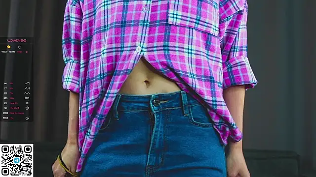 Snapshot of FoxFever chatting on November 22, 2025, 7:18 am FoxFever online show from November 22, 2025, 7:18 am