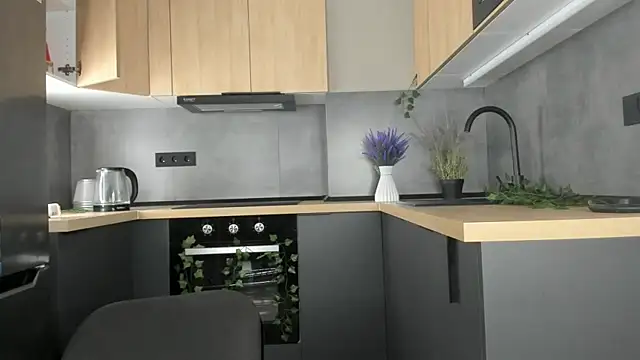 Snapshot of FoxFever chatting on November 26, 2025, 6:36 am FoxFever online show from November 26, 2025, 6:36 am