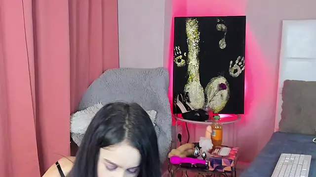 IzieCarter online show from November 23, 2025, 8:08 pm