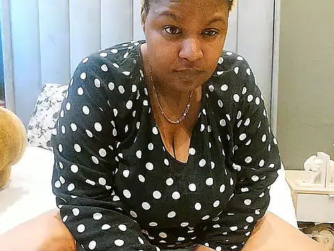 Snapshot of ZariahMoonfire chatting on July 7, 2026, 12:42 pm ZariahMoonfire online show from July 7, 2026, 12:42 pm