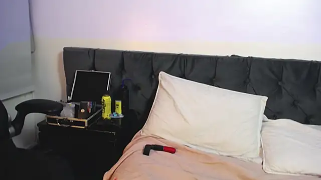 jadeandsamuel online show from October 26, 2025, 5:02 am