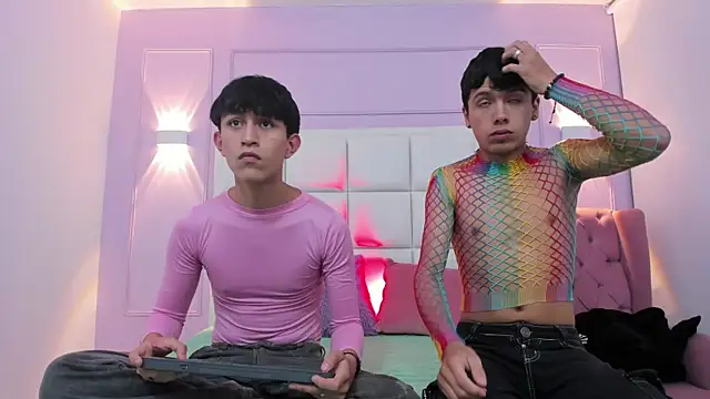 Snapshot of hoot_booys_ chatting on October 28, 2025, 8:33 pm hoot booys online show from October 28, 2025, 8:33 pm