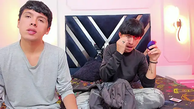 Snapshot of hoot_booys_ chatting on November 17, 2025, 3:34 am hoot booys online show from November 17, 2025, 3:34 am