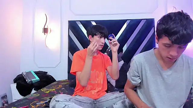 Snapshot of hoot_booys_ chatting on November 17, 2025, 7:52 pm hoot booys online show from November 17, 2025, 7:52 pm