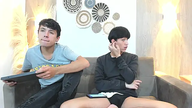 Snapshot of hoot_booys_ chatting on November 21, 2025, 8:18 pm hoot booys online show from November 21, 2025, 8:18 pm