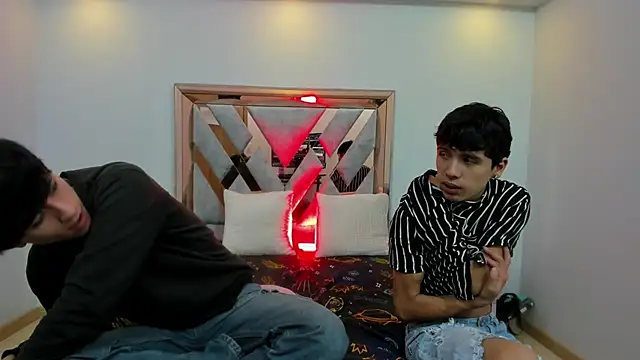 Snapshot of hoot_booys_ chatting on November 24, 2025, 7:57 pm hoot booys online show from November 24, 2025, 7:57 pm