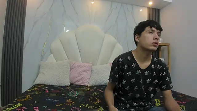 Snapshot of hoot_booys_ chatting on November 28, 2025, 7:49 pm hoot booys online show from November 28, 2025, 7:49 pm