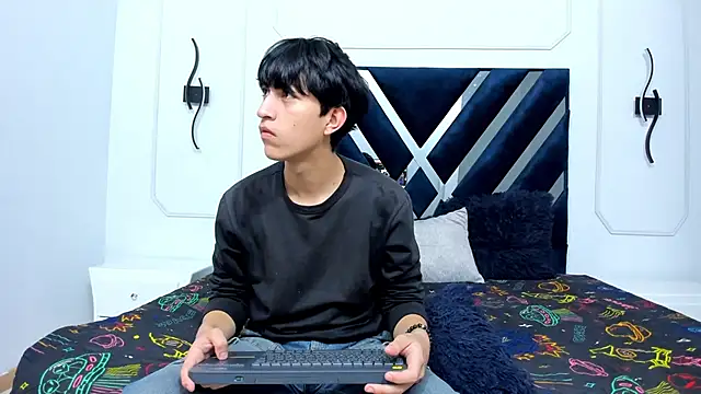 Snapshot of hoot_booys_ chatting on November 29, 2025, 8:01 pm hoot booys online show from November 29, 2025, 8:01 pm