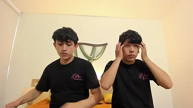 hoot booys  online show from April 10, 2026, 9:52 pm