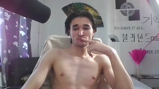 lilshotik online show from October 18, 2025, 10:27 am