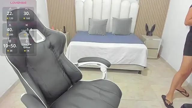 Snapshot of Aziz_daud chatting on May 9, 2026, 7:08 pm Aziz daud online show from May 9, 2026, 7:08 pm